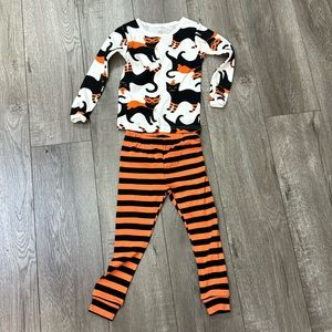 Just one you made by Carter’s size 2t orange and black pajama set new